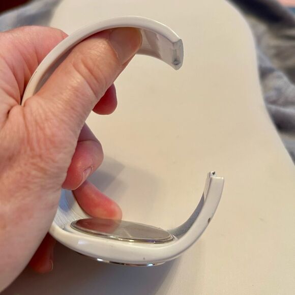 White Quartz MW Wearable Bracelet Watch - Picture 4 of 7